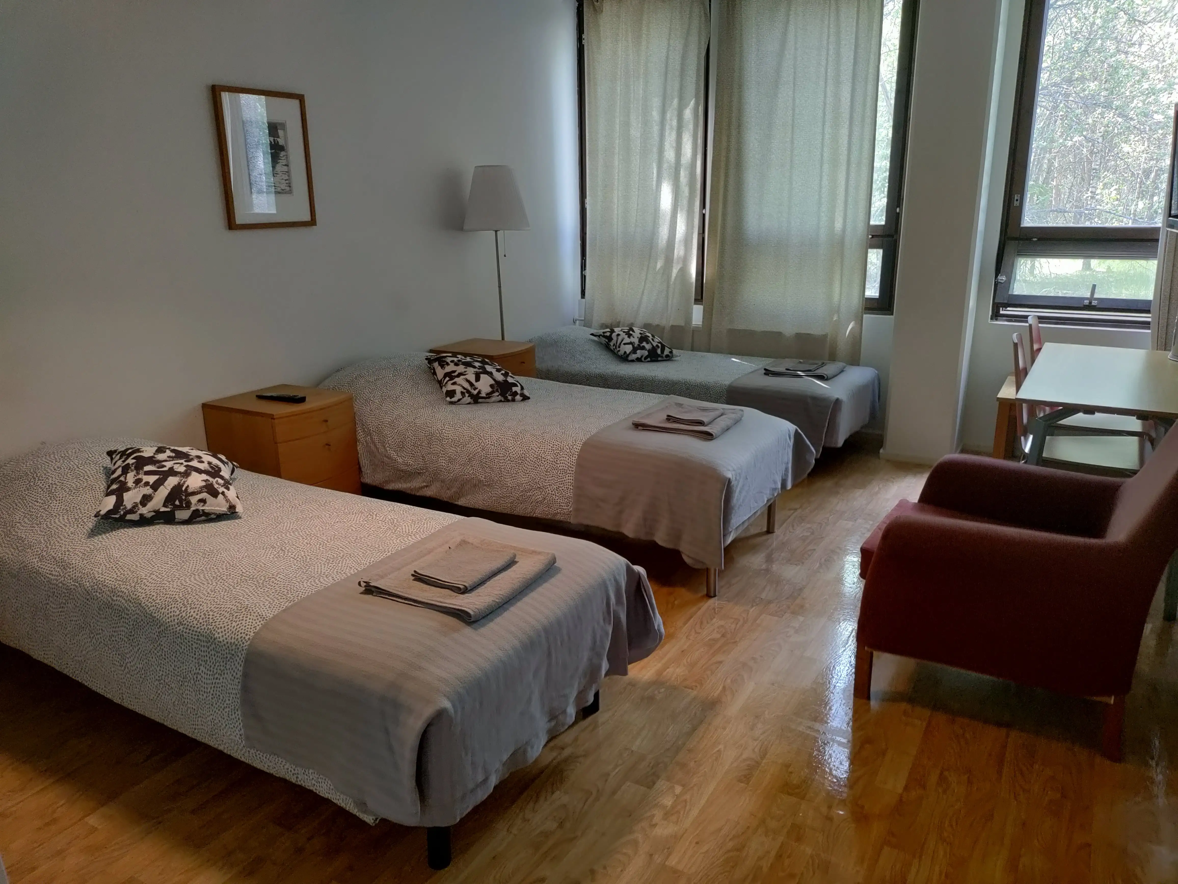 Huone Kolmelle